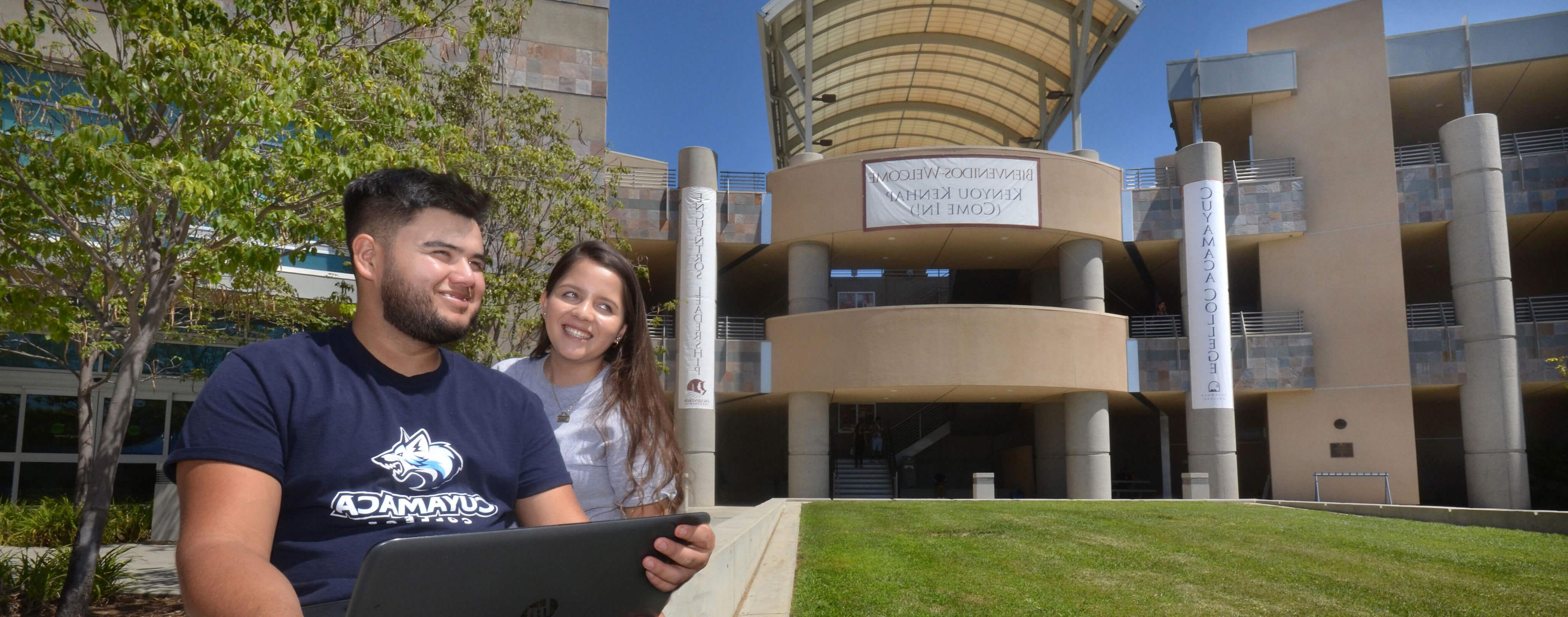 Students in front of ths "B" building